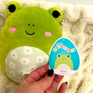 Wendy flower belly squishmallow NWT